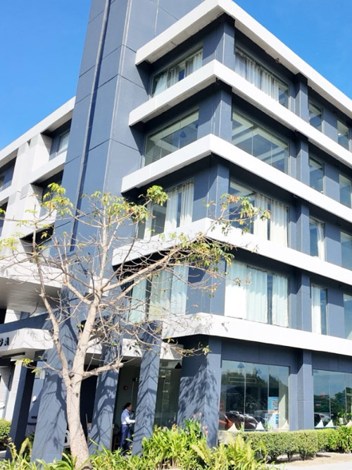클락 웨일즈어학원 건물 측면